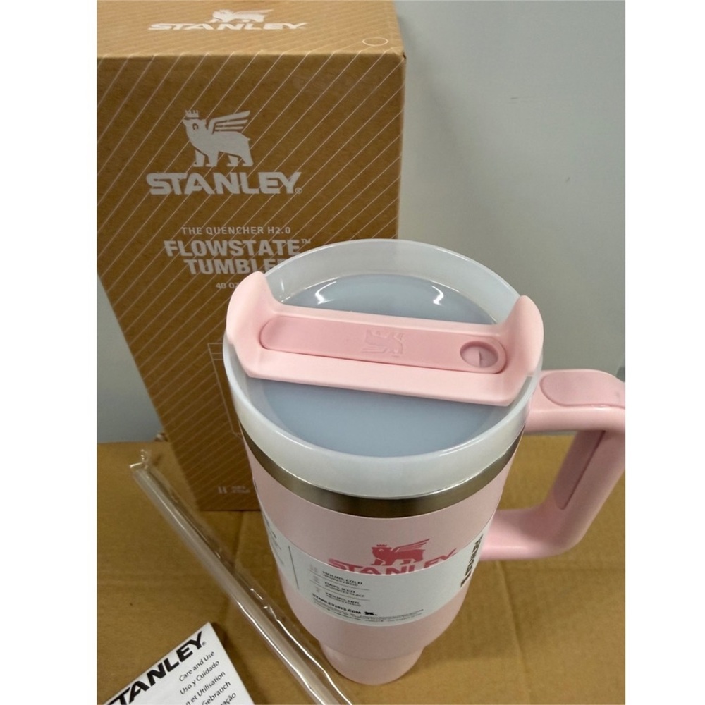 Stanley Quencher H2.0 FlowState Tumbler 40oz Peony
Pink Insulated Cup New - Picture 3 of 6